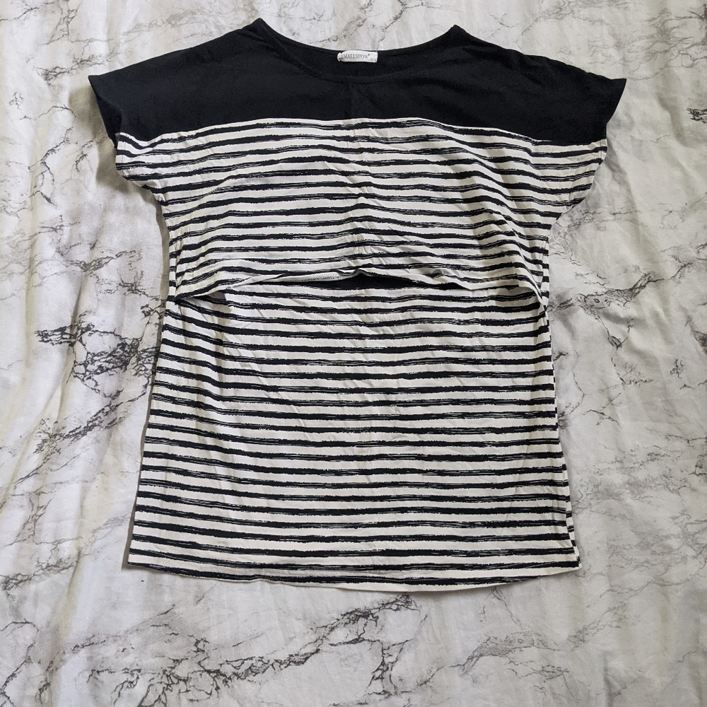 ❌SOLD❌Smallshow stripped nursing top size L
